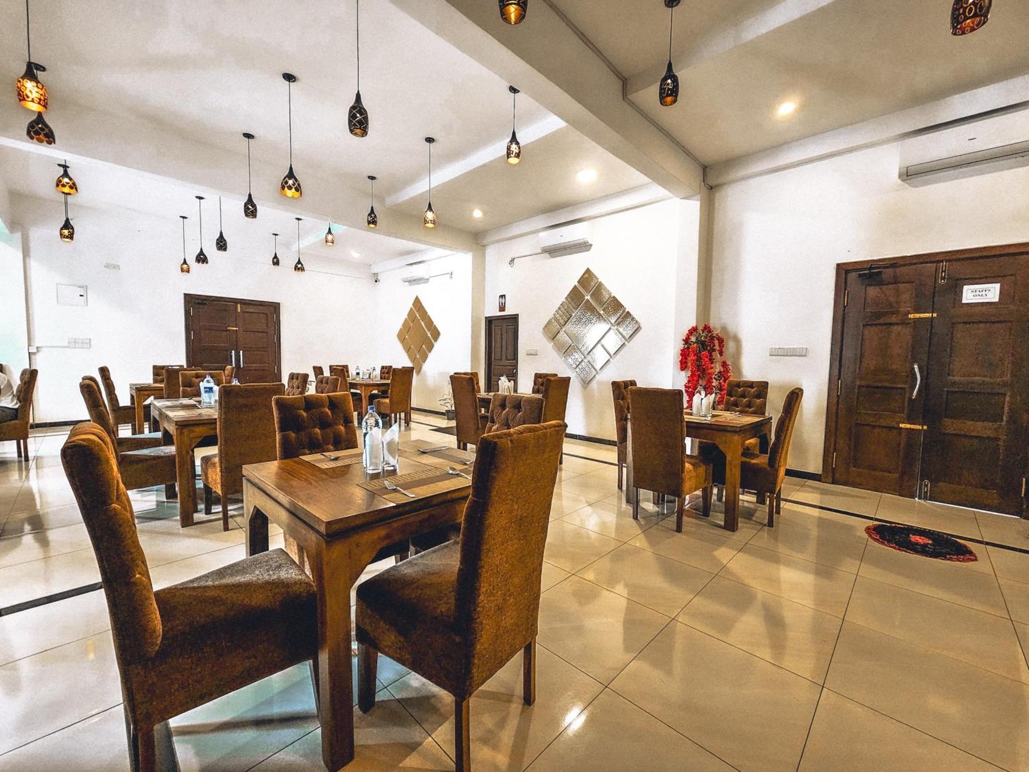 Hotel Northway Vavuniya Exterior photo